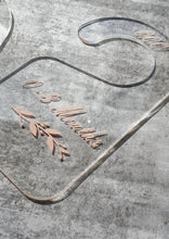 Load image into Gallery viewer, Clear acrylic wardrobe dividers with peach age, size and leaf detail