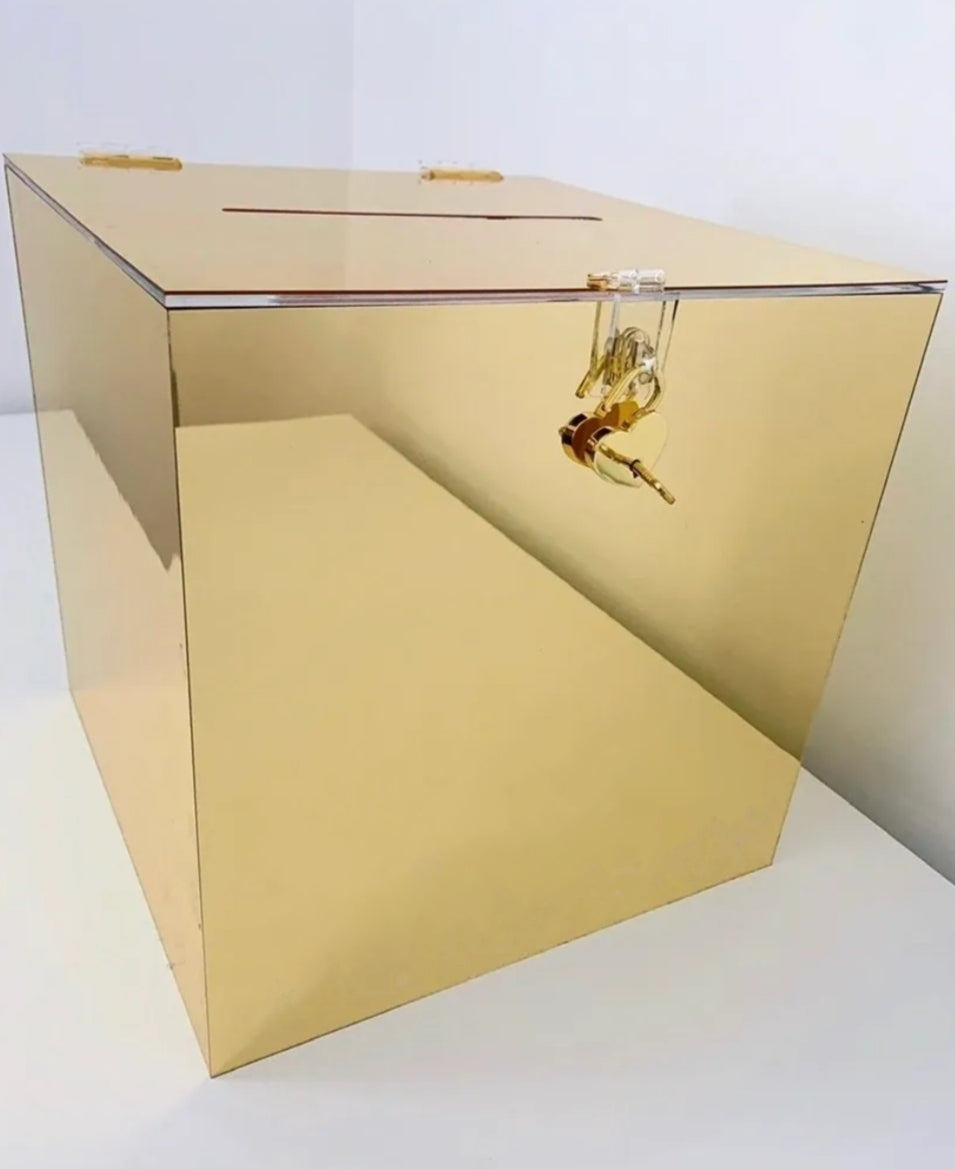 Gold Mirrored Wishing Well with lock and key