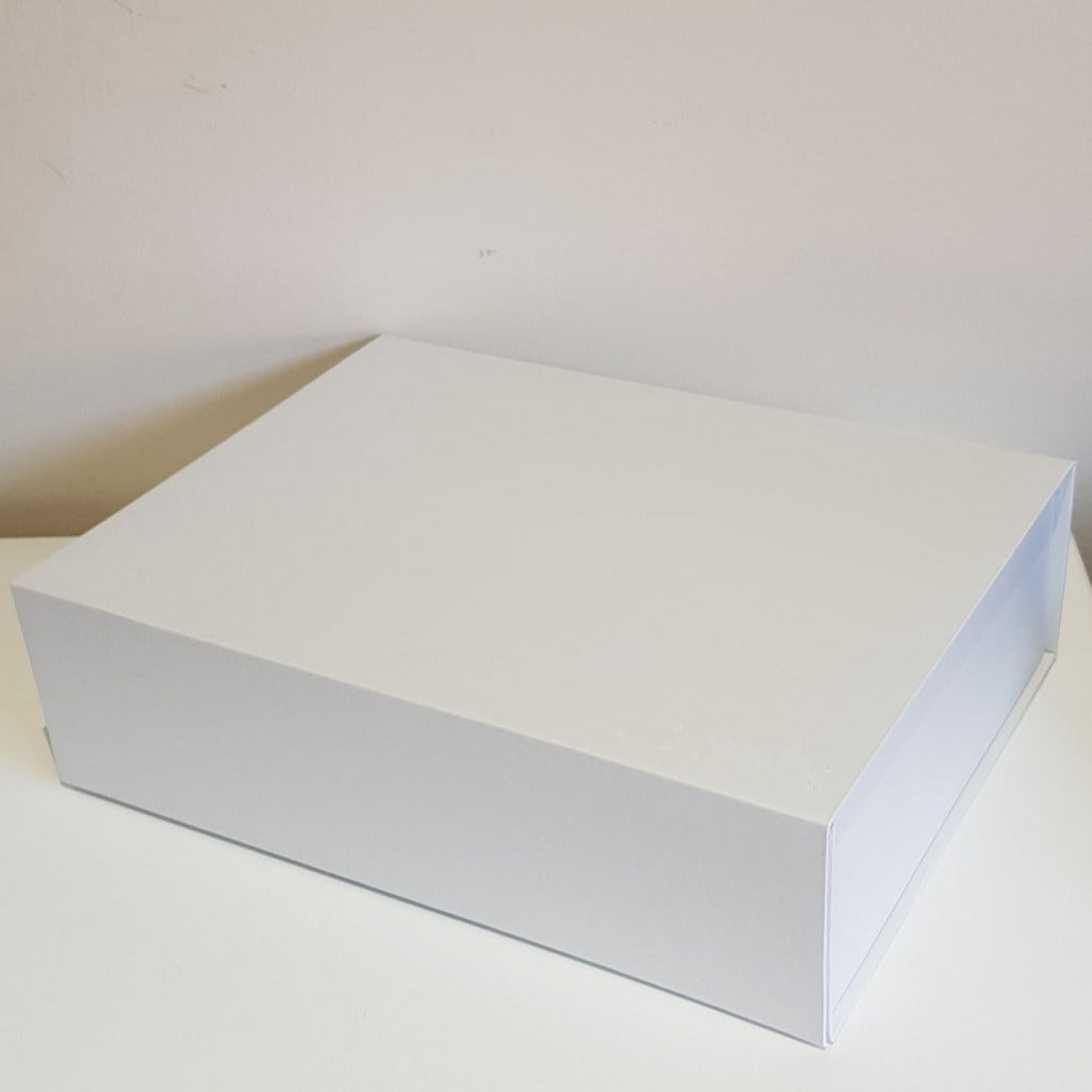 White Box with Magnetic Lid